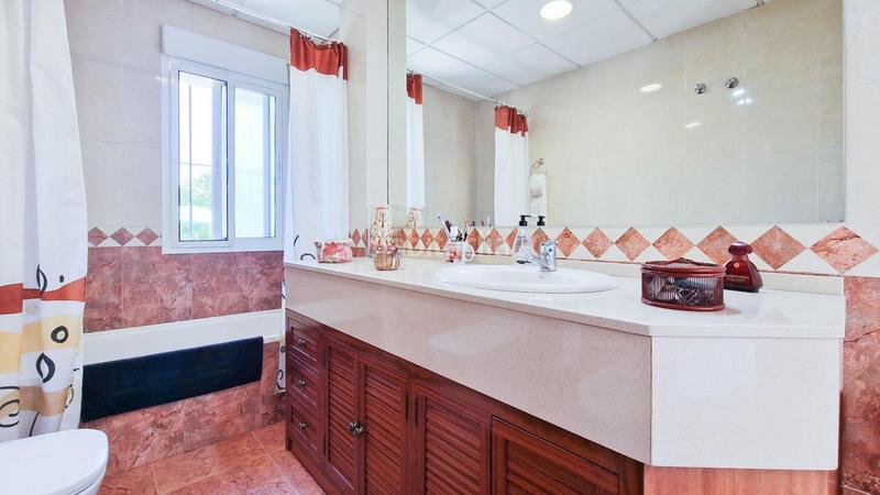 Foto 0f19daf8-43b0-4c6c-a7c2-52f767e2b455. Chalet with heating parking in Carretera de Sevilla - Los Montitos Badajoz