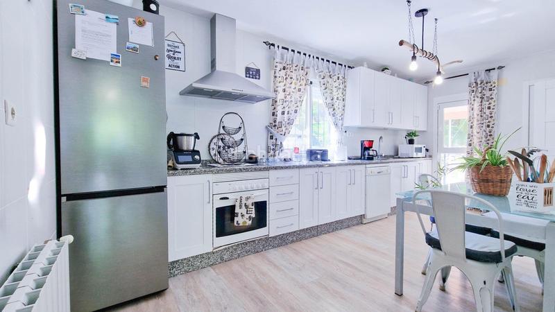 Foto 14ac8805-1227-4f87-b7f2-f28dbd5baa62. Chalet with heating parking in Carretera de Sevilla - Los Montitos Badajoz