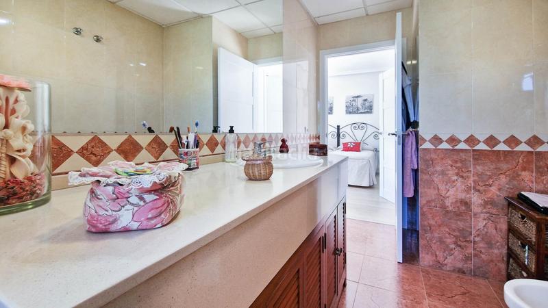 Foto 92996922-632f-47b5-bbd1-45080ed93fae. Chalet with heating parking in Carretera de Sevilla - Los Montitos Badajoz