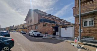 Casa adosada  Calle francisco corral acedo. Adosado unifamiliar con zonas comunes ajardinadas y piscina, en