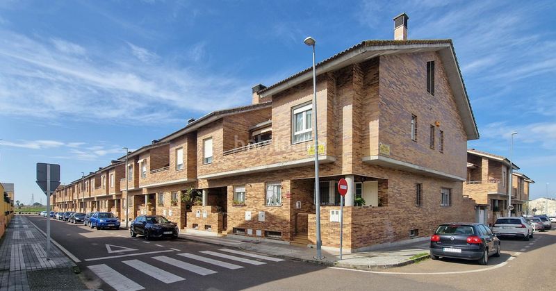 Foto c4e60020-c546-448b-b836-2b9788ac250b. Casa adossada amb aparcament piscina a Valdepasillas - La Paz - Huerta Rosales Badajoz