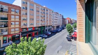 Location Appartement  Avenida avenida ricardo carapeto zambrano. Piso en alquiler de 3 habitaciones 2 baños zona san roque avenid
