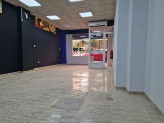 Local commercial à Renfe - Bulevar 1ª y 2ª Fase. Local com. en venta en boulevard  boulevard 1 fase, 2 despachos.