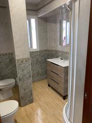 Rent Flat in Peñamefecit - Avda Barcelona. Habitación en alquiler en renfe  center, 4 dormitorios.