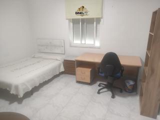 Location Appartement à Avda de Madrid - Pº de la Estación. Habitación en alquiler en las protegidas, 4 dormitorios.