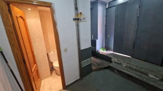 Location Local commercial à Hospital. Local com. en alquiler en avda. andalucía, 1 despacho.