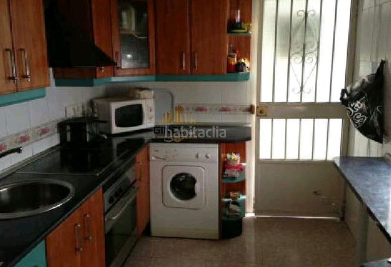 Foto df0510cd-8494-4140-9324-90f6fcd12bd0. Casa amb aparcament a Peñamefecit - Avda Barcelona Jaén