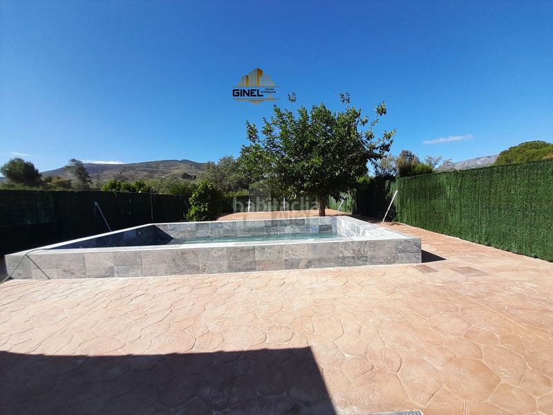 Foto 8a18c43d-5810-4354-9383-0670b17745de. Chalet  en venta en afueras antigua crtra. granada, 4 dormitorios. en Jaén