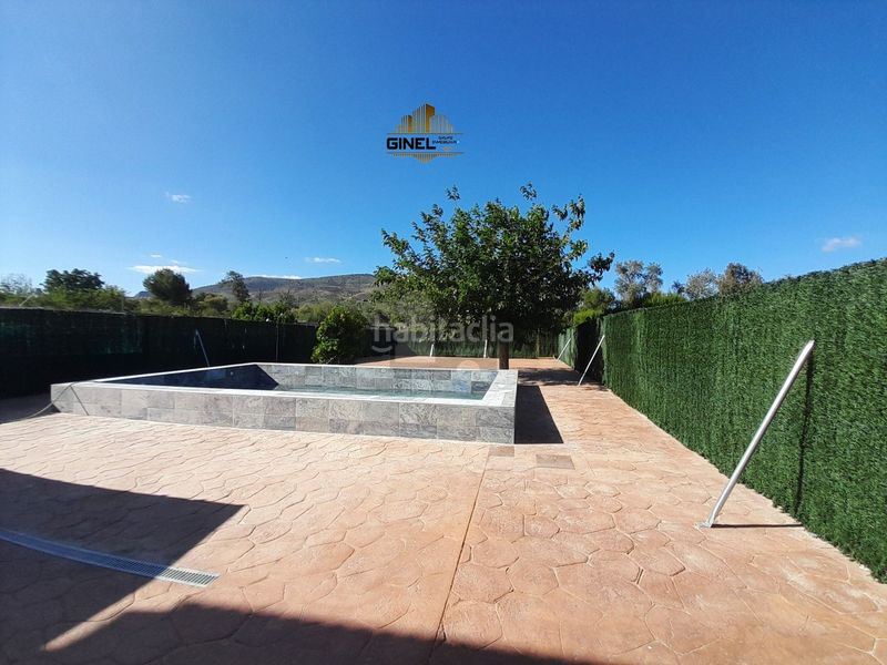 Foto c21b3148-0075-45de-a624-c0774b53b475. Chalet  en venta en afueras antigua crtra. granada, 4 dormitorios. en Jaén