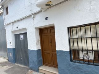 Maison jumelée à Alcaudete. Casa adosada en venta en alcaudete, 3 dormitorios.