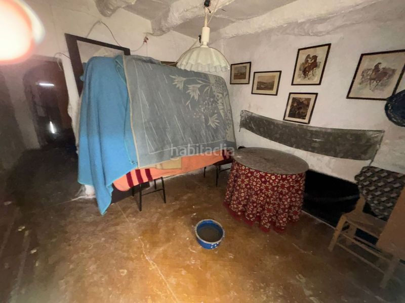 Foto b99c6c82-fc70-47f5-af0e-12a41d46099c. Casa adossada amb aparcament a Alcaudete