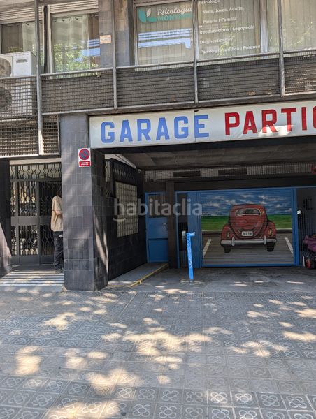 Foto c370e421-eb1a-4663-a23e-6f26b6403a67. Aparcament cotxe a avinguda del paral·lel 101 a Sant Antoni Barcelona