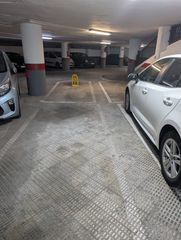 Aparcament cotxe a Avinguda del Paral·lel 101