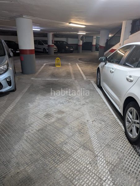 Foto fd61bfc8-ae7a-4548-ae2f-26a5c6d0cf39. Aparcament cotxe a avinguda del paral·lel 101 a Sant Antoni Barcelona