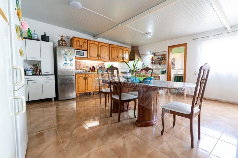 Foto 13afe575-8637-40a4-bd9c-f80add5c302e. Casa a Arico