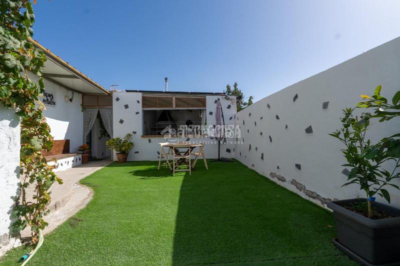 Foto 7aa8c9f0-b9ba-47c3-8de1-874d58ee658f. Casa pareada casa en venta en Tamaide - El Roque San Miguel de Abona