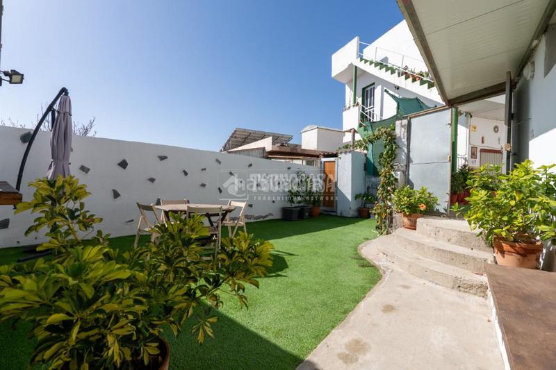 Foto b7eccd1d-73da-4990-ba3d-4454eb0ea17a. Casa pareada casa en venta en Tamaide - El Roque San Miguel de Abona