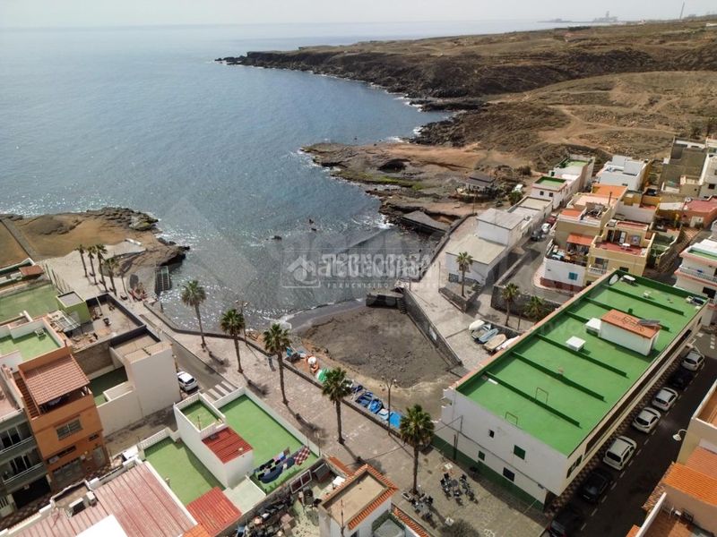 Foto 1196a69f-0c6a-4d1f-8a16-cb8ac2409b77. Edificio in Arico