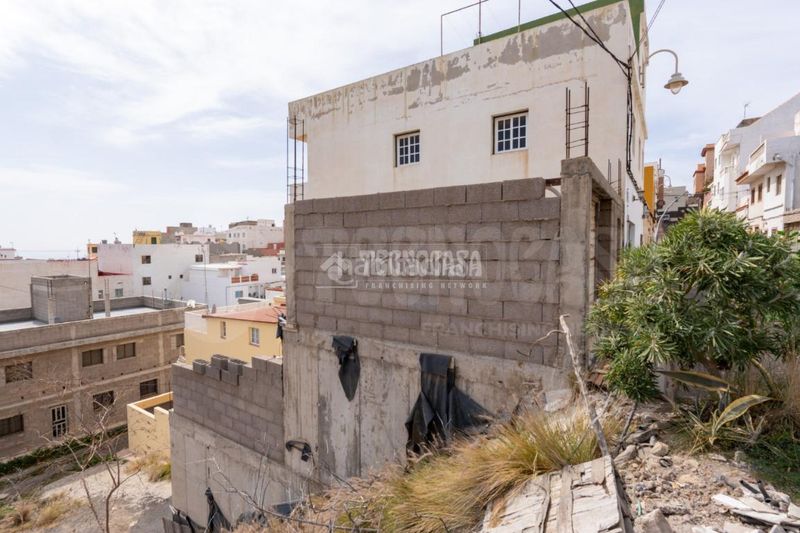 Foto 17f9d075-5b10-485a-ba8e-2aff90733987. Edificio in Arico