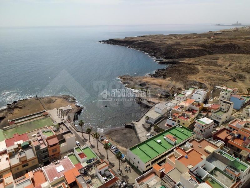 Foto 2f9de452-4166-47c7-883d-54f47a34cf75. Edificio in Arico