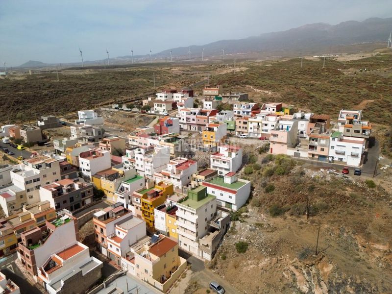 Foto 315f6131-7e0c-4a09-805e-af47c52c1875. Edificio in Arico