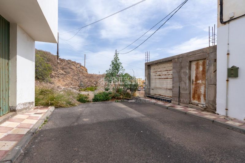 Foto 51f92eca-f232-49fb-8564-d90e64ccee04. Edificio in Arico