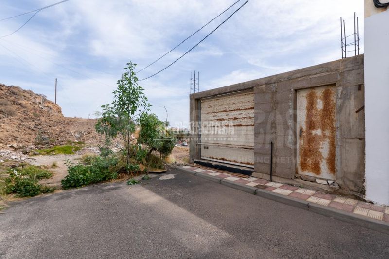 Foto 5adbc756-ba32-476a-a03e-adc31aa6ca03. Edificio in Arico