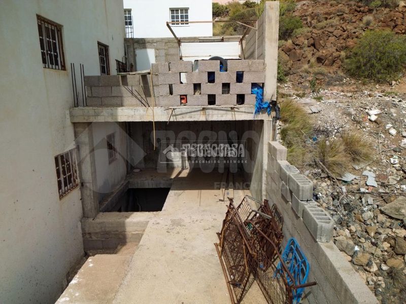 Foto 67b85a0e-295e-41ee-a6c6-b6e0dae607da. Edificio in Arico