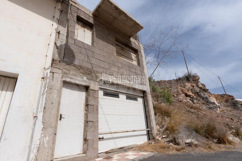 Foto b6366706-6ebc-4401-977d-c84d62d504de. Edificio in Arico