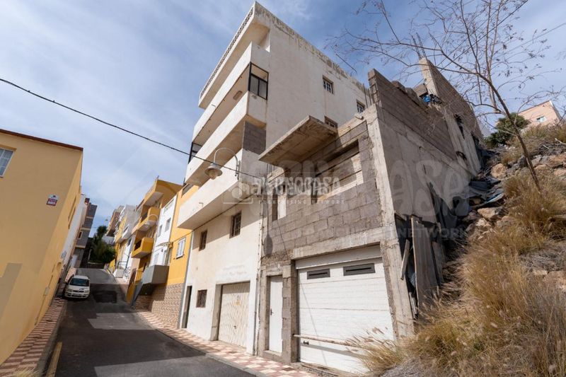 Foto c411d9c4-ad59-4c95-9bde-241b2780f4c9. Edificio in Arico