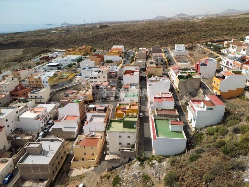 Foto d74d6684-4596-4334-8e6d-b7c84e276ff9. Edificio in Arico