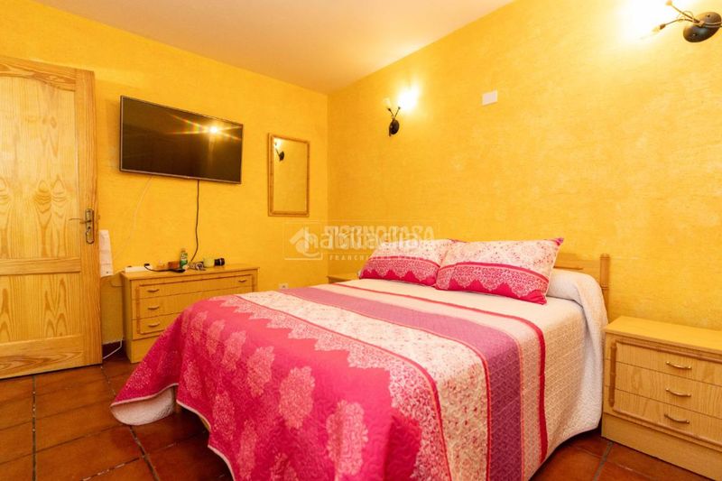 Foto f6c05118-e134-4cc9-a695-45ee92e00742. Casa aparellada amb calefacció a Arico