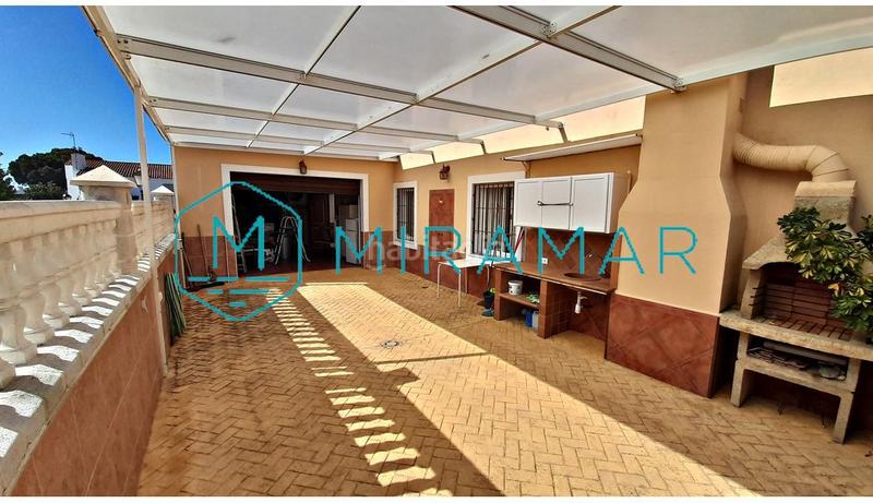 Foto 681cc32c-b0b1-45d6-9f9e-bee509786604. Chalet  en venta en islacristina Urbasur, 4 dormitorios. en Islantilla
