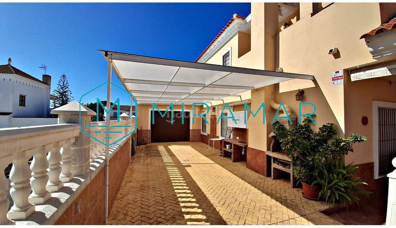 Foto b36cea8c-e2be-4a80-b039-430dbaf078ef. Chalet  en venta en islacristina Urbasur, 4 dormitorios. en Islantilla