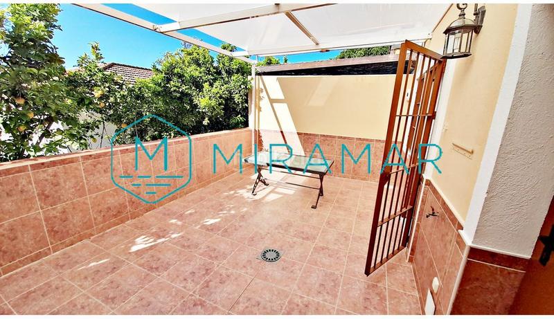 Foto c9a74b12-3f38-4c14-a8bf-6a6c48e130a1. Chalet  en venta en islacristina Urbasur, 4 dormitorios. en Islantilla