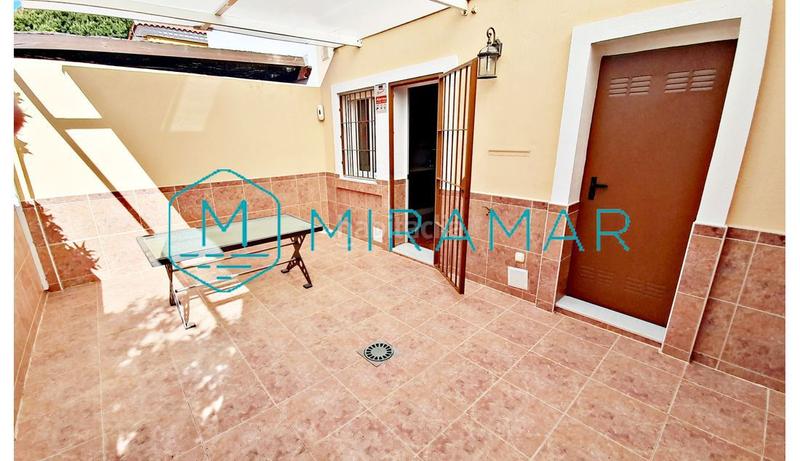 Foto dbaaf8b7-1fd4-4a43-83d1-ec769763591f. Chalet  en venta en islacristina Urbasur, 4 dormitorios. en Islantilla
