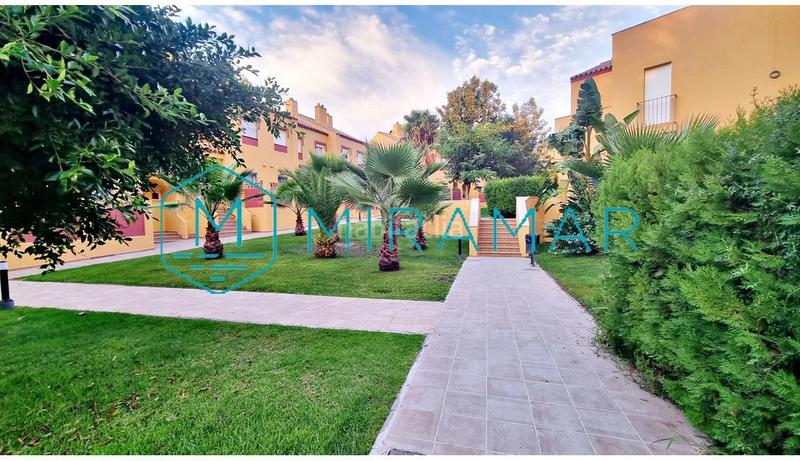 Foto e910efbe-70af-40da-8588-6041c62d8627. Casa a schiera in Islantilla golf Islantilla