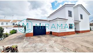 Xalet a Urbasur. Chalet en venta en islacristina  urbasur, 4 dormitorios.