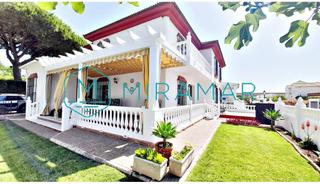 Xalet a Urbasur. Chalet en venta en islantilla  urbasur, 7 dormitorios.