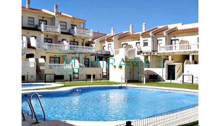 Maison jumelée à La Antilla. Adosado en venta en la antilla, 3 dormitorios.