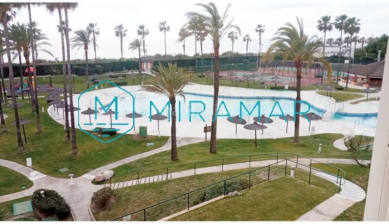 Foto c8188538-fd4a-4ebf-a4db-e60902a98dfa. Apartament amb aparcament a Islantilla costa Islantilla