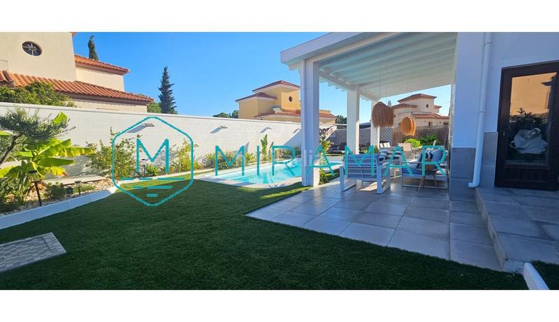 Foto 214a20ac-0e7f-47ff-9258-f2b9a8b75549. Chalet avec parking dans Costa Esuri Ayamonte