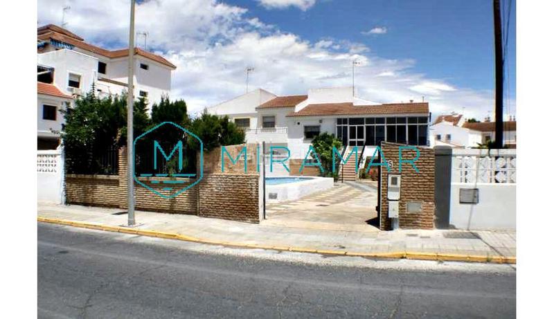 Foto eeb61c0f-2518-4215-9508-45f0a4c77ffe. Xalet amb aparcament a La Antilla