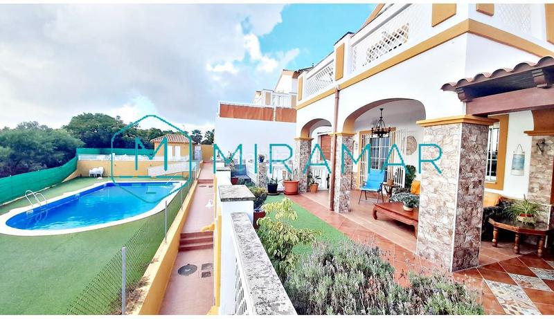 Foto ccc431f6-abb0-487a-bcc1-dead8a327c1a. Chalet con parcheggio in Ayamonte ciudad Ayamonte