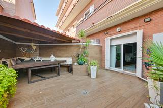 Rez-de-chaussée à Malgrat de Mar. Exclusivo! bajo con amplia terraza y parking en malgrat de mar