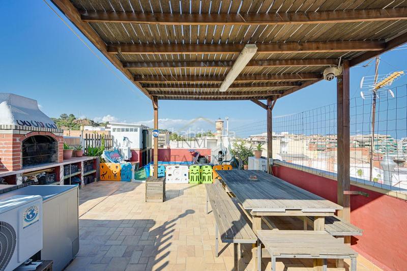 Foto 3d0a6e10-eb9a-45a0-b6ce-5df76ba8c3ac. Àtic amb calefacció aparcament a La Salut Badalona