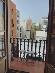 Rent Flat in El Clot. Alquiler de temporada temporal piso moderno y minimalista con vi