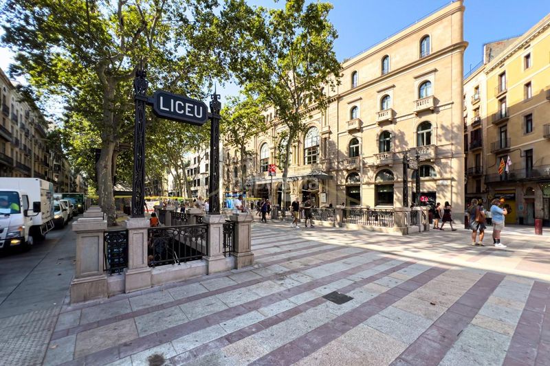Foto ff9bc9ee-a121-4414-9d1f-b04cfc0d5a77. Pis a Gòtic Barcelona