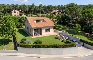 Haus  Carrer del berguedà. Proyecto de vivienda unifamiliar de obra nueva en santa maria de