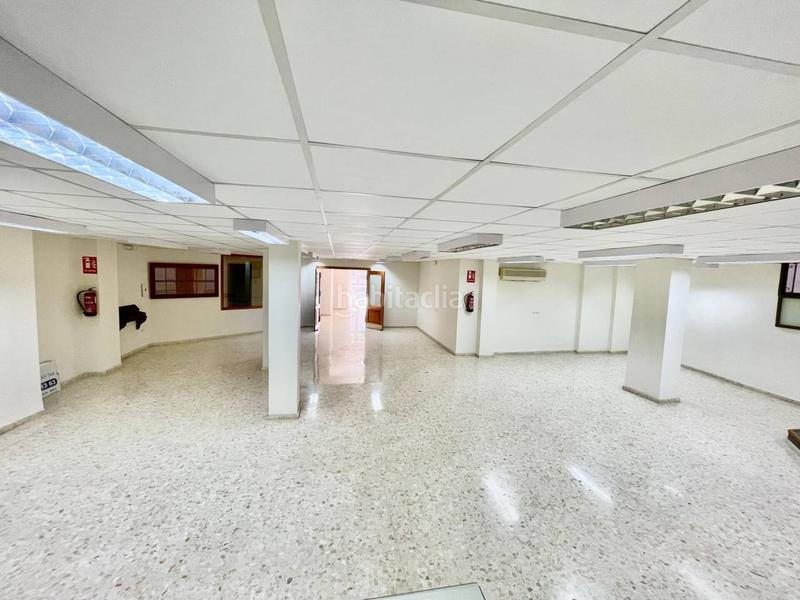 Foto afdb3a88-44bb-4d2c-9bd4-66fdda1cd2a9. Local comercial local muy exclusivo en pleno centro comercial en Cabra